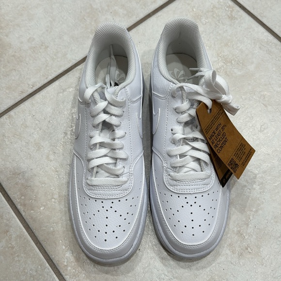 Nike Air Force  white | 7.5 men 9 women | NWT - Picture 2 of 6